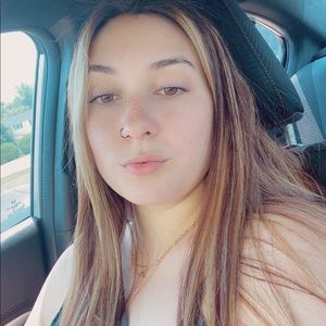 Meet your Posher, Alexis